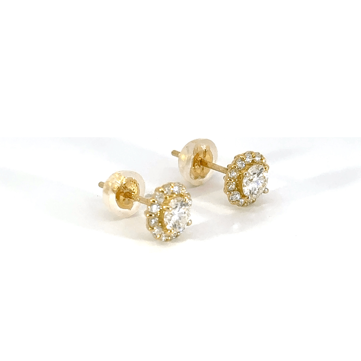 201.K18 取巻きダイヤモンドピアス 0.242ct/0.260ct（中央宝石研究所鑑定書付）