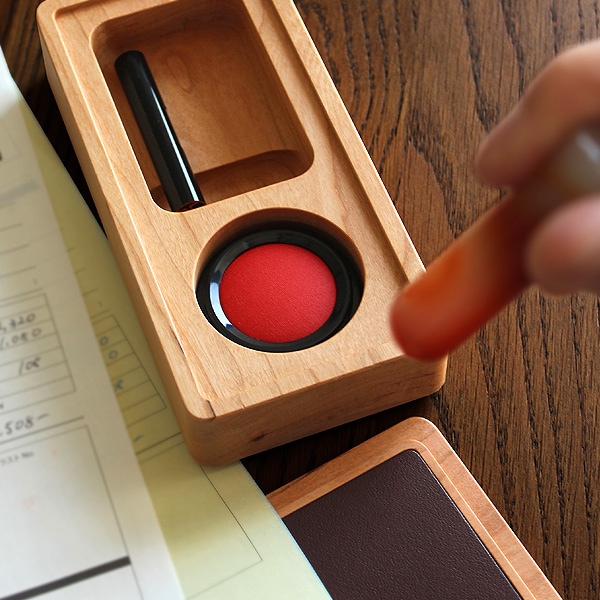 M Stamp Case Mサイズ 実印 認印 木と牛革の捺印マット付き印鑑ケース 北欧風デザイン おしゃれな北欧風木製雑貨 贈り物 名入れギフト Hacoaオンラインストア
