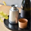 【Hacoa×能作】「Sake Set」収納時の佇まいも美しい、錫の徳利と天然木のお猪口セット