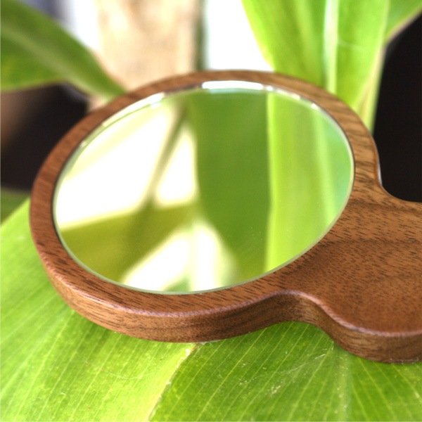 【生産終了】【ハローキティ】「HandMirror(持ち手あり)」キティちゃんの刻印がかわいい木製手鏡・コンパクトミラー