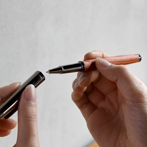■「BALLPOINT PEN SLEEK」銘木をプラスした丸型ボールペン【名入れ可能】木軸
