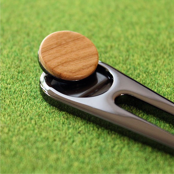 ■「Golf Green Fork」ゴルファーの必需品、木製グリーンフォーク
