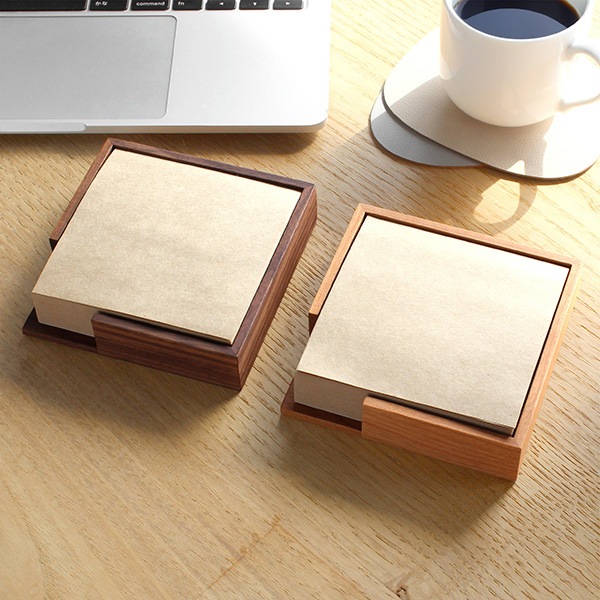 「Memo block＆tray 100」最後まで取り出しやすい、メモブロックと木製トレイのセット/Hacoaブランド