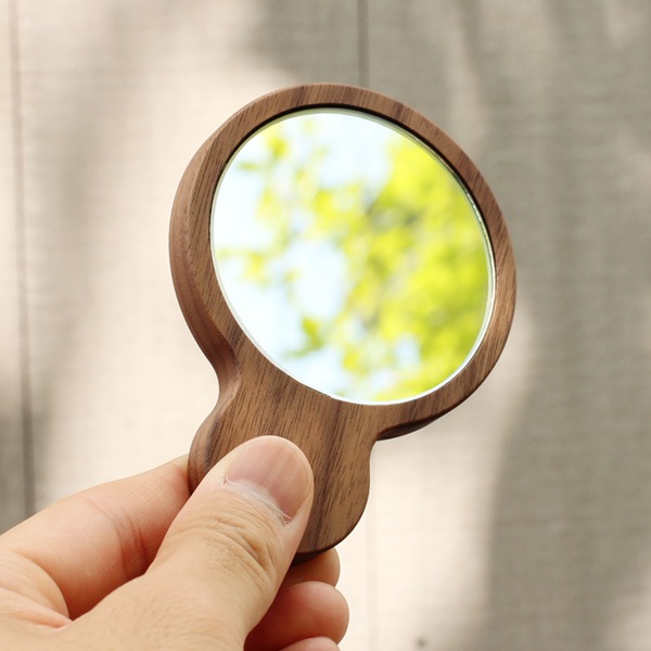 【生産終了】「Hand Mirror(持ち手あり)」木のあたたかさを持つ度に感じられる木製手鏡・ハンドミラー/北欧風デザイン