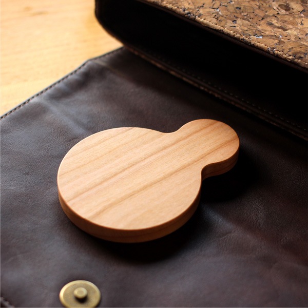 【生産終了】「Hand Mirror(持ち手あり)」木のあたたかさを持つ度に感じられる木製手鏡・ハンドミラー/北欧風デザイン