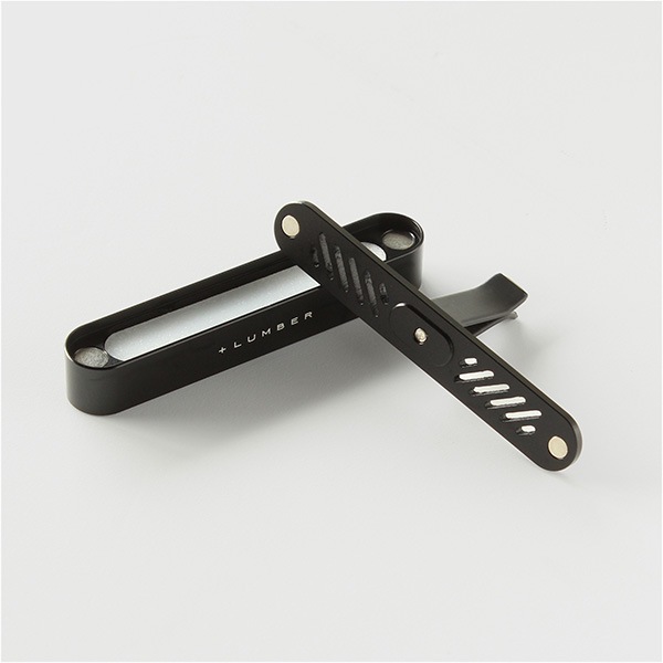 「Car Fragrance」心安らぐ香りと木の温もりで、上質ドライブ。木製カーフレグランス/車用芳香剤