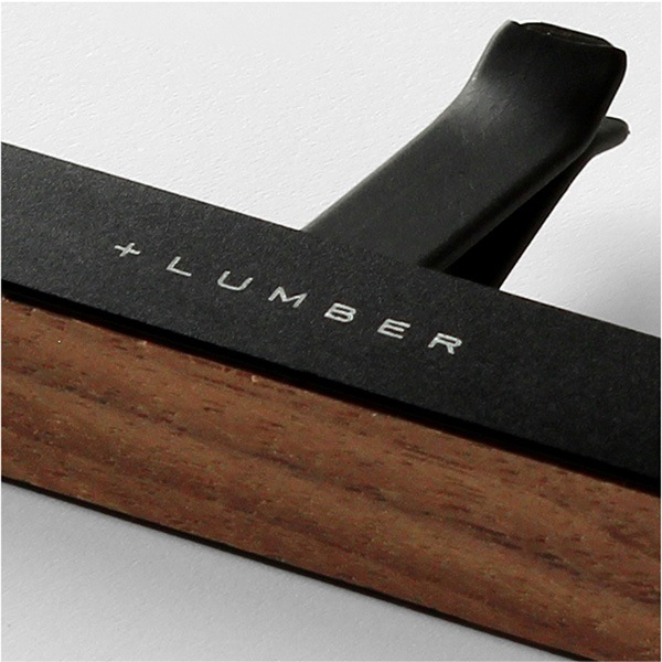 「Car Fragrance」心安らぐ香りと木の温もりで、上質ドライブ。木製カーフレグランス/車用芳香剤