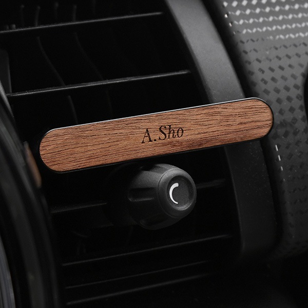 「Car Fragrance」心安らぐ香りと木の温もりで、上質ドライブ。木製カーフレグランス/車用芳香剤