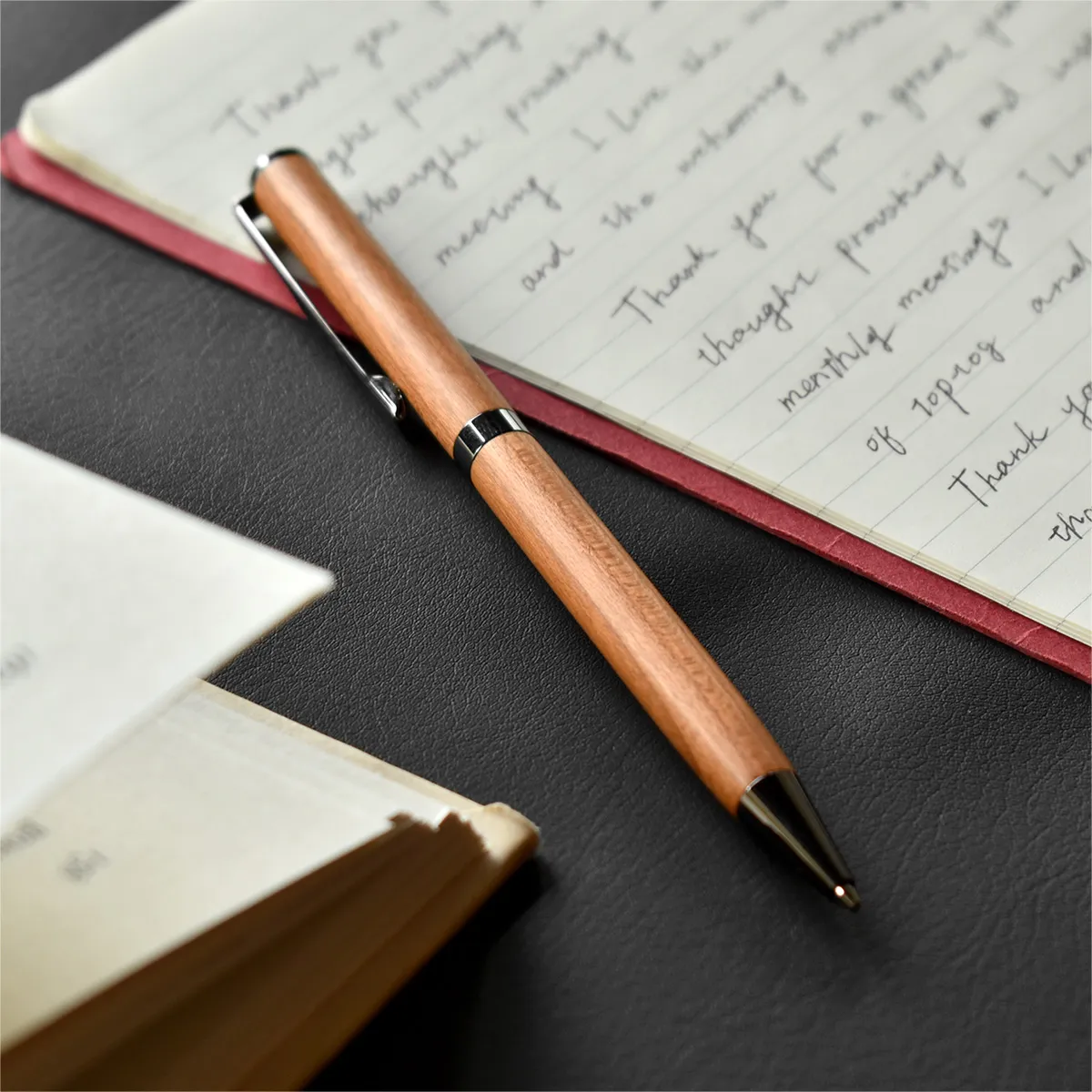 □ツイスト式「SLIM BALLPOINT PEN TWIST 1.0mm」細身のシルエットが