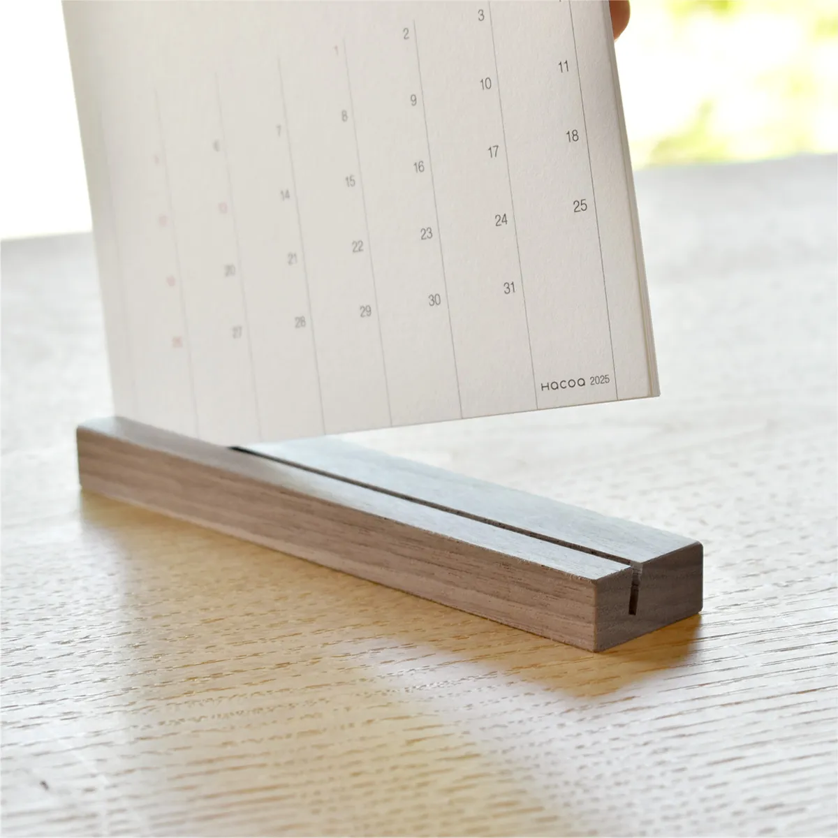 「2026年版 Desk Calendar」シンプルな木製カレンダー(※2026年1月~12月分)/北欧風デザイン