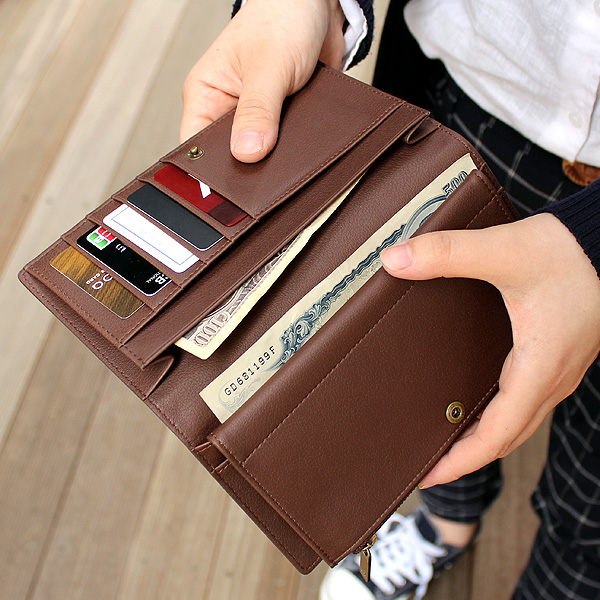 「CONNIE Double Wallet」コルクレザーを活用、収納豊富な機能と軽さが魅力の長財布/Anewoodブランド/名入れ可能