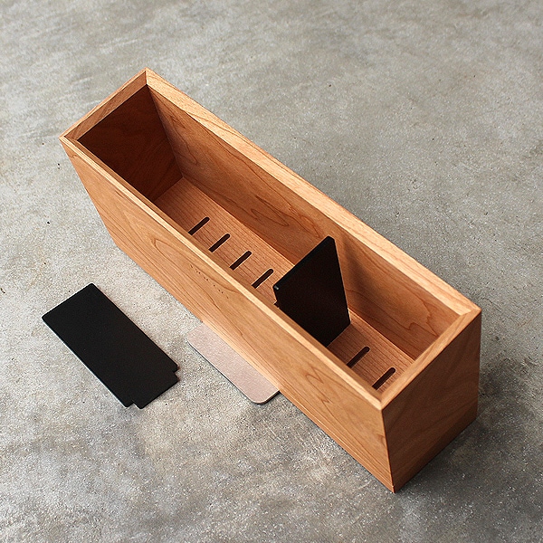 「Remote control Stand」おしゃれな木製リモコンラック・ホルダー、収納サイズが変更可能なリモコンスタンド