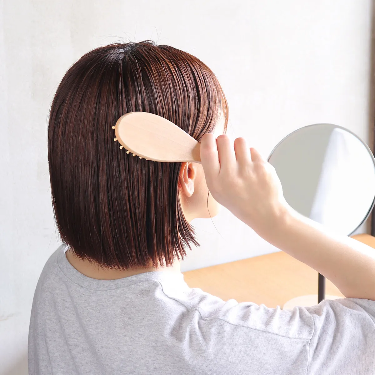 「スカルプブラシ」日々のヘアケアがもっと楽しみに。 頭皮マッサージ用の天然木スカルプブラシ・ヘアブラシ/&wakan