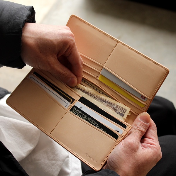 「WOODY Slim Wallet」本物の木目を型押しした、本革のおしゃれな長財布/メンズ/レザー