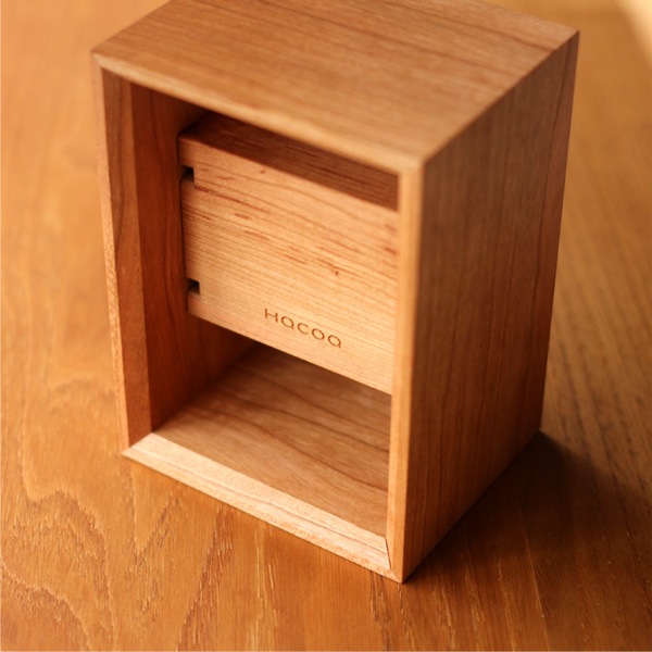 「Display Frame for Watch」額縁の様に飾る　木のウォッチスタンド/北欧風デザイン