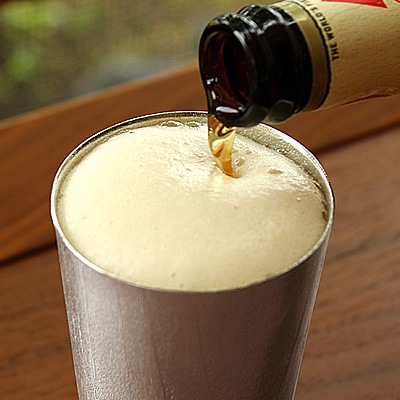 【Hacoa×能作】「UZUKURI Beer cup」伝統技法、浮造り（うづくり）した杉を錫（すず）に写し込んだビアカップ