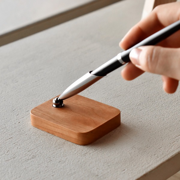 「Single Pen Stand」デスクに高級感を。木製ペンスタンド/北欧風デザイン【専用ペン1本付属】