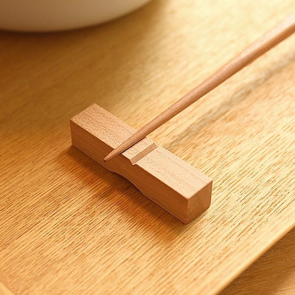 「無垢の箸置き」いろんな樹種の木を削り出して作った木製箸置き/北欧風デザイン
