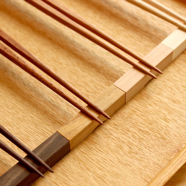 「無垢の箸置き」いろんな樹種の木を削り出して作った木製箸置き/北欧風デザイン