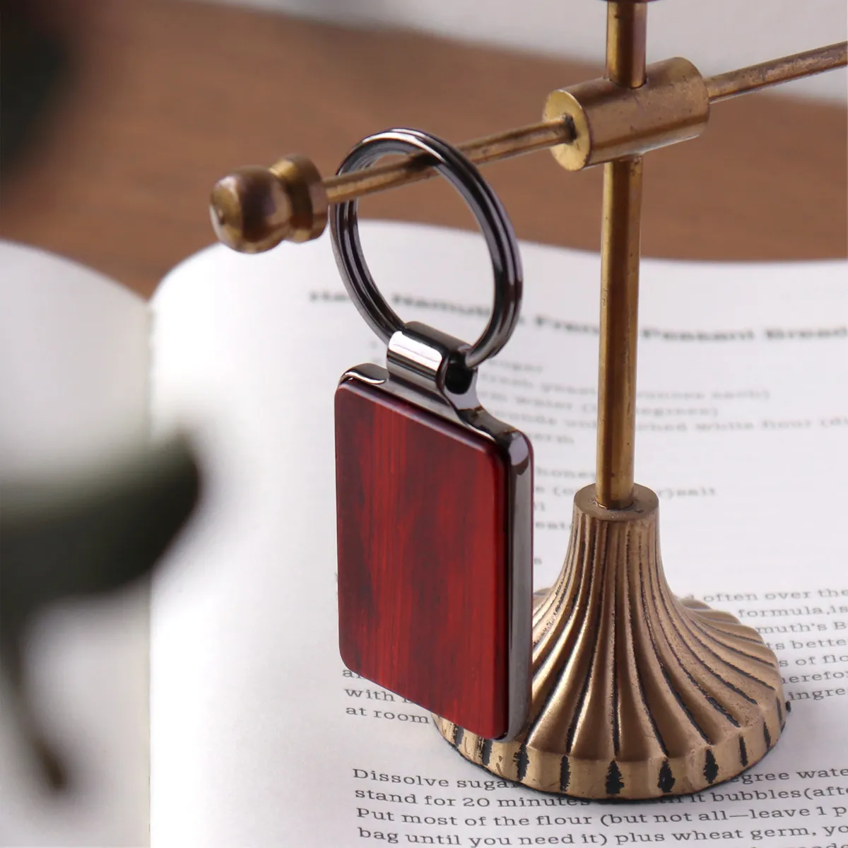【正規品】CARTIER キーホルダー　ウッド 木 　キーリング　金属製 正規品】CARTIER キーホルダー ウッド 木 キーリング 金属製