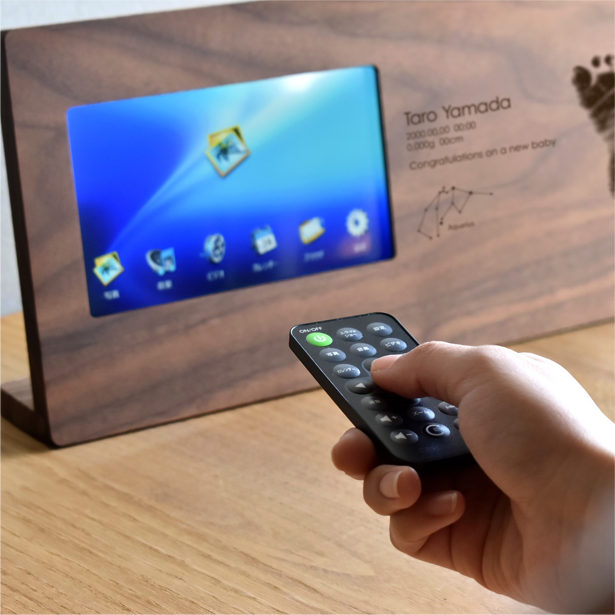 【刻印代込】「Engraved Digital Photo Frame」木製デジタルフォトフレーム 両親ギフト ウェディング 出産祝い 還暦祝い