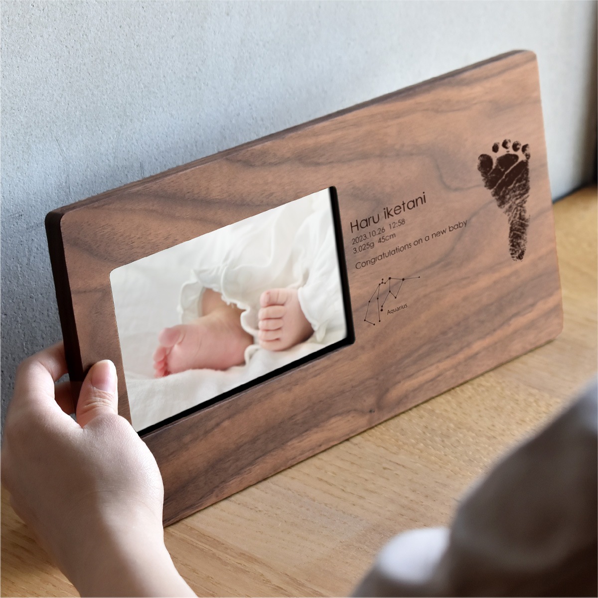 【刻印代込】「Engraved Digital Photo Frame」木製デジタルフォトフレーム 両親ギフト ウェディング 出産祝い 還暦祝い