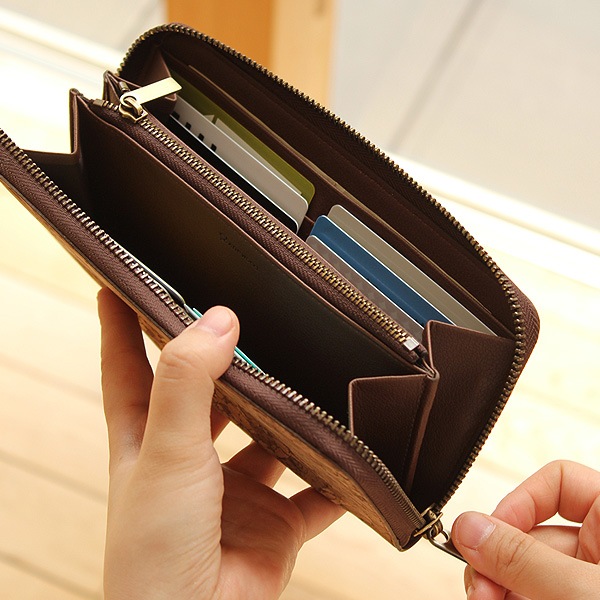 【販売終了】「CONNIE Zip Round Wallet」コルクを活用、ジッパー仕様の大容量な長財布/Anewoodブランド/名入れ可能