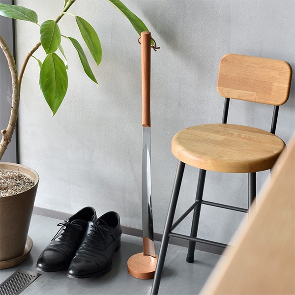 「Titanium Shoehorn 専用スタンド」チタン靴べらを安定して自立させられる木製スタンド/デザイン雑貨/北欧風デザイン