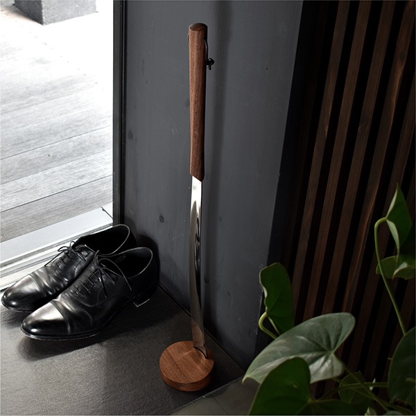 「Titanium Shoehorn 専用スタンド」チタン靴べらを安定して自立させられる木製スタンド/デザイン雑貨/北欧風デザイン