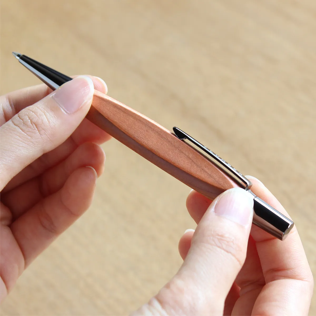 「TRIANGLE BODY BALLPOINT PEN」銘木をプラスした三角ボールペン 木軸 名入れ可能