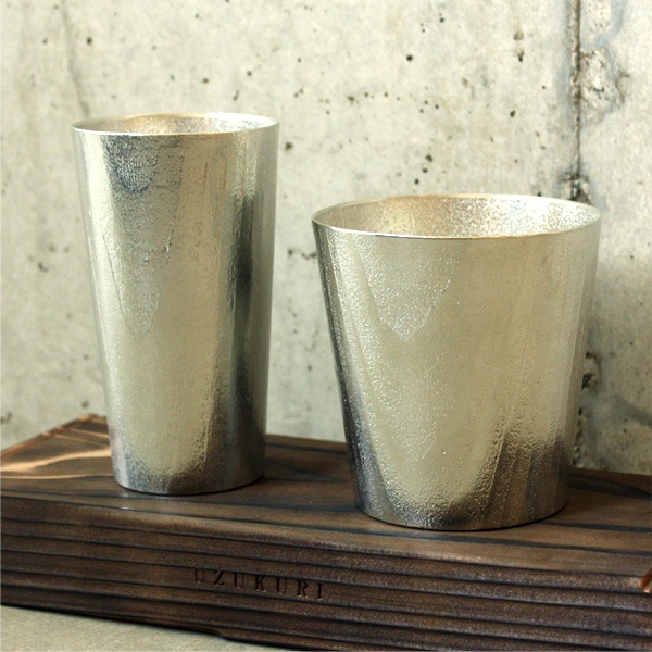 【Hacoa×能作】「UZUKURI Beer cup」伝統技法、浮造り（うづくり）した杉を錫（すず）に写し込んだビアカップ