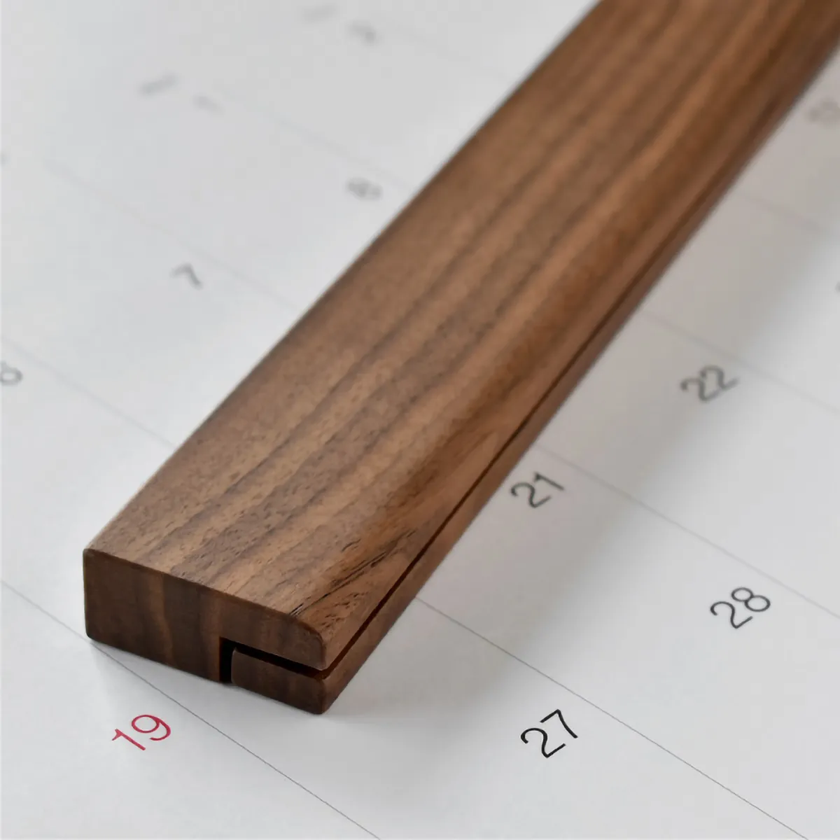 「2026年版 Wall Calendar」インテリアに馴染むおしゃれな木製壁掛けカレンダー(※2026年1月~12月分)/北欧風デザイン