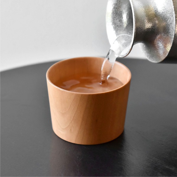 【Hacoa×能作】「Sake Set」収納時の佇まいも美しい、錫の徳利と天然木のお猪口セット