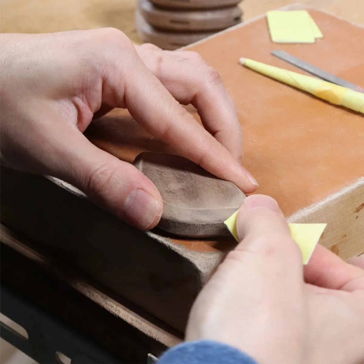 Box Opener」ついばむように、すっと開ける。小鳥モチーフの木製