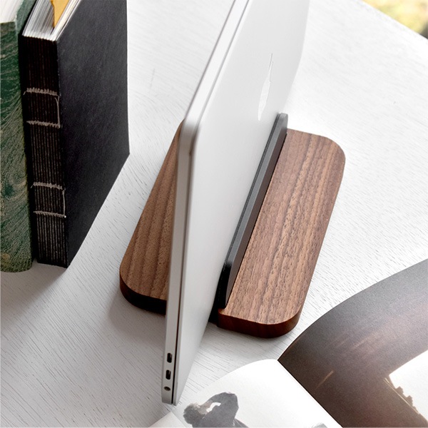「Laptop Stand Flat」サイズ調整できる、ディスク環境に馴染みやすいノートパソコンスタンド/Hacoaブランド