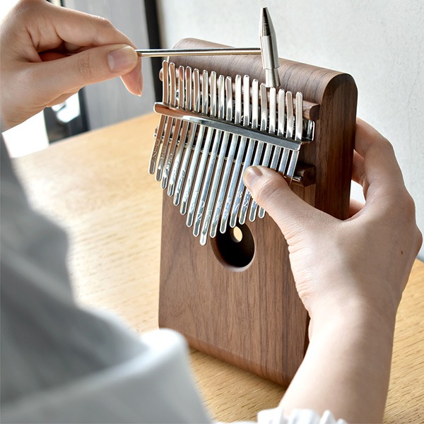 「Kalimba Box」天然木の温もりと癒しの音色。伝統技術を用いた民族楽器カリンバ（ボックス型）/Hacoaブランド