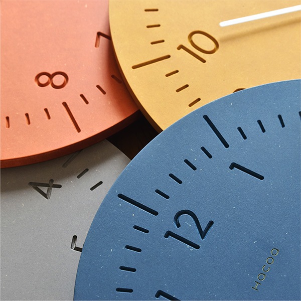 【生産終了】「Wall Clock Colored」サスティナブルで目を引くカラーリングの木製壁掛け時計
