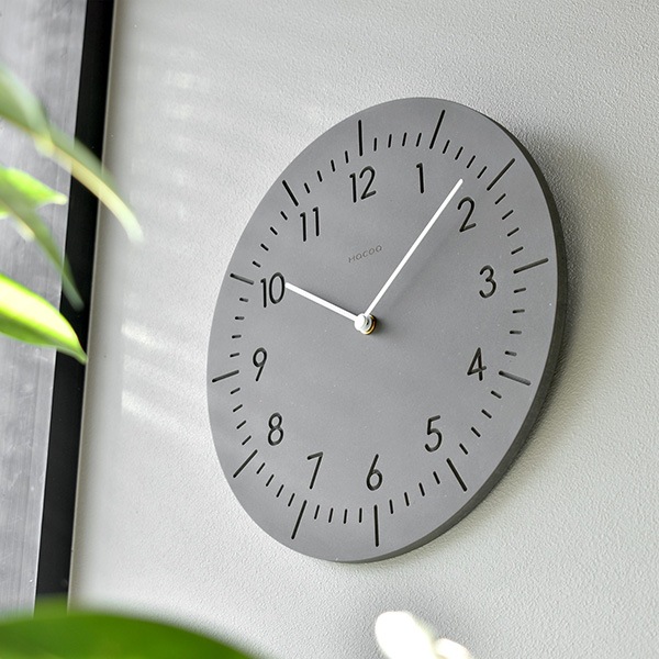 【生産終了】「Wall Clock Colored」サスティナブルで目を引くカラーリングの木製壁掛け時計