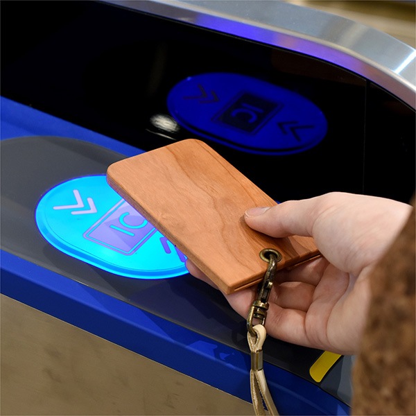 「IC-Pass Case Eyelet」ICカードを収納したままタッチ決済 1枚専用パスケース/Hacoaブランド