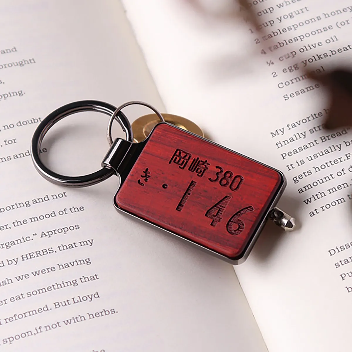 【ナンバープレート刻印】「KEYRING 001」愛車のナンバープレートを刻印した木製キーホルダー・キーリング/父の日/実用的/
