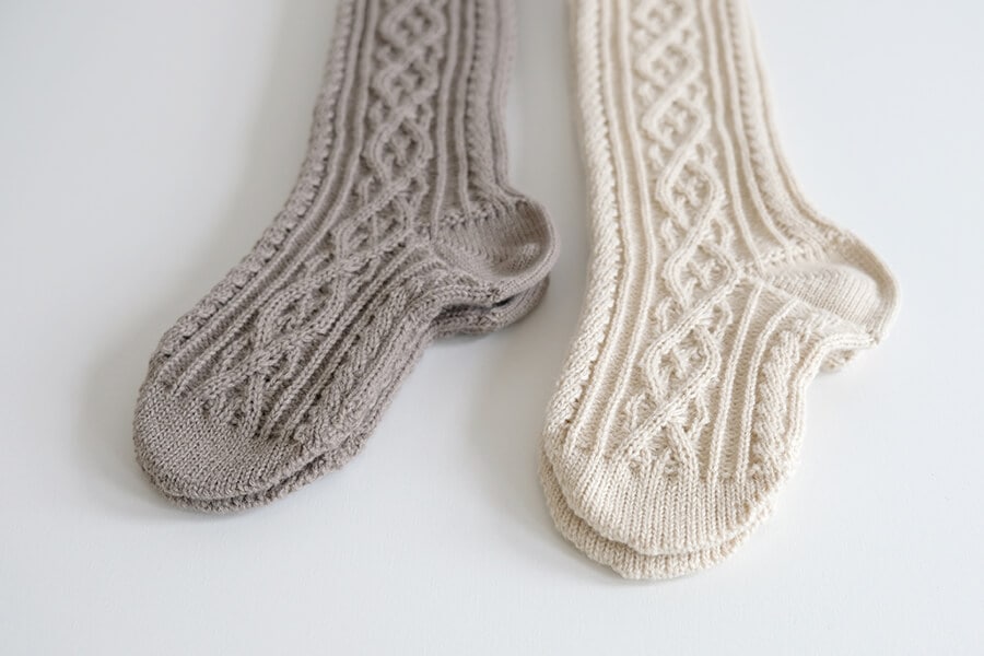 ケーブル編みソックス