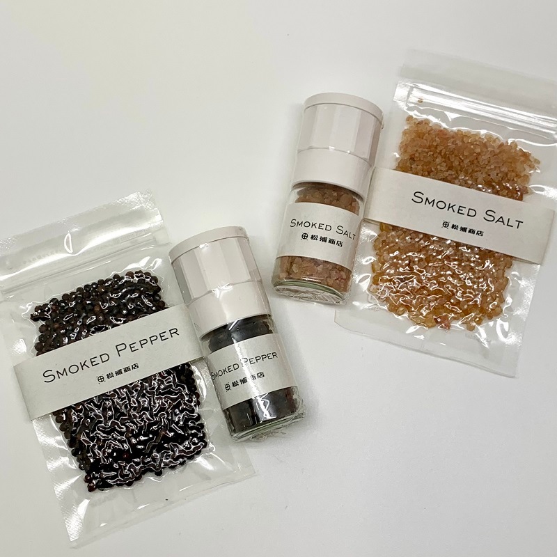 【コショウ】松浦商店／ＳＭＯＫＥＤ　ＰＥＰＰＥＲ　燻製胡椒　ミル付30ｇ