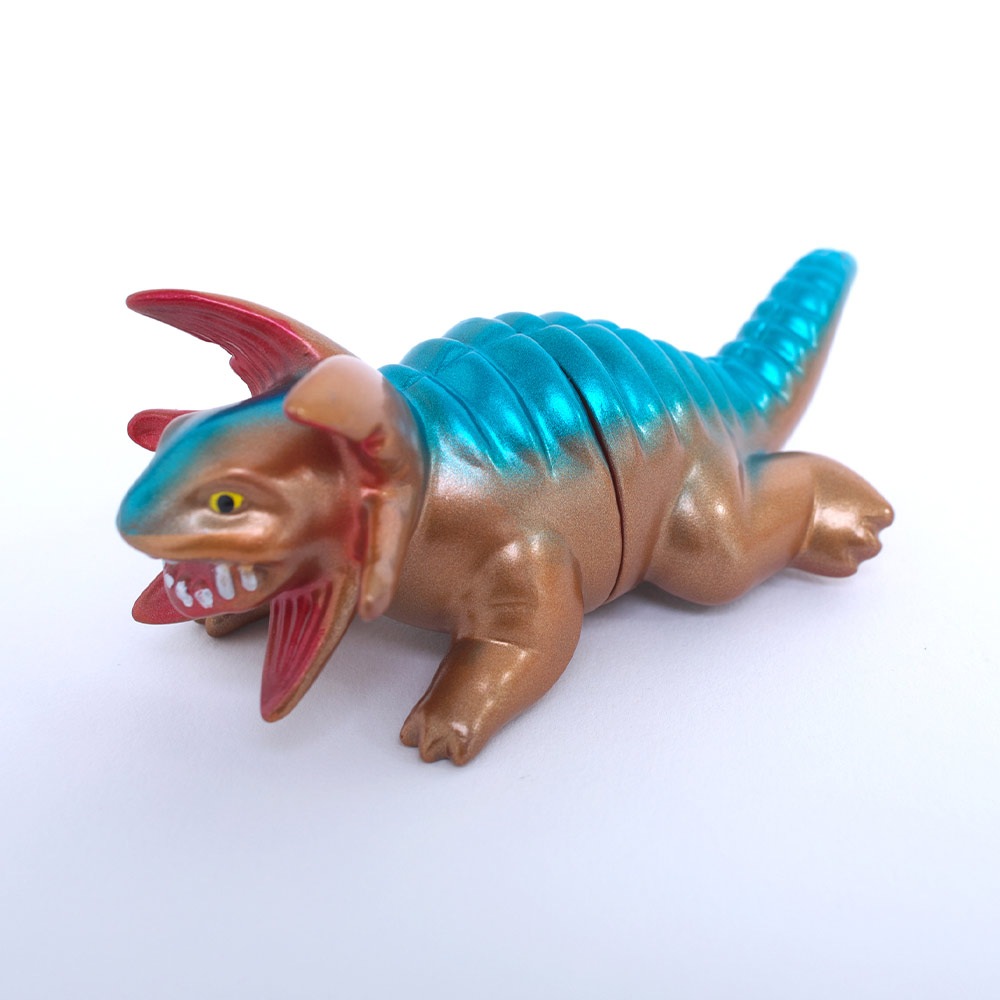 USTOYS ソフビ エレキングU.S.TOYS US.TOYS U.S.TOYSのでっかい「Gエレキング」が光り輝いて墓場の画廊に