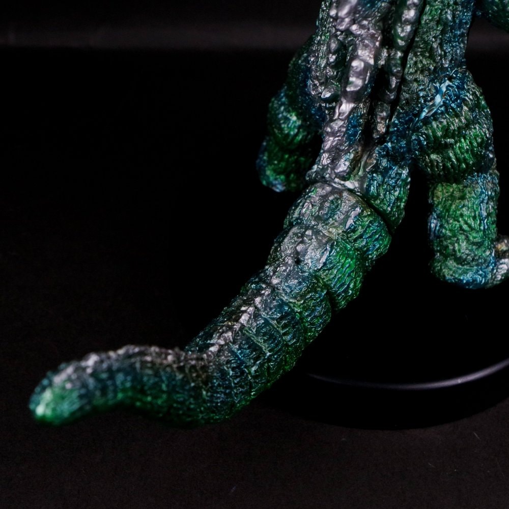 てんつく工房 ゴジラ(1973) 墓場の画廊ver. メタリックグリーン ソフビ 11月16日(土)より販売開始】【てんつく工芸】ゴジラ(1973) ソフビ