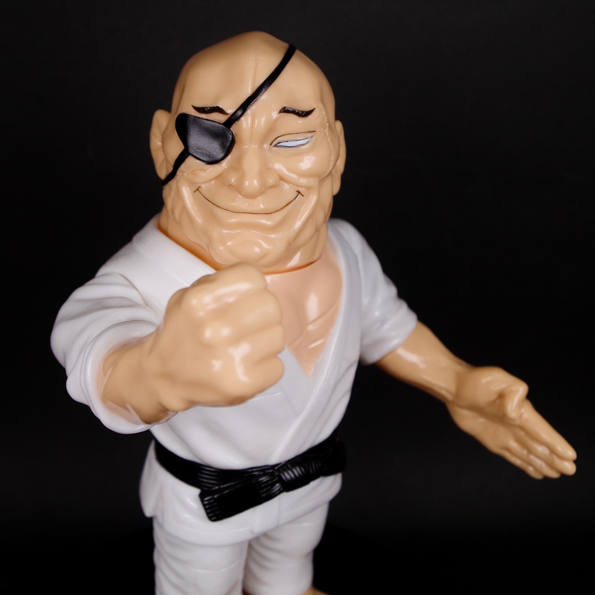 刃牙展　愚地独歩　ソフビ　レッドシャーク Amazon.co.jp: 刃牙展 愚地独歩 ソフビ クラウドファンディング