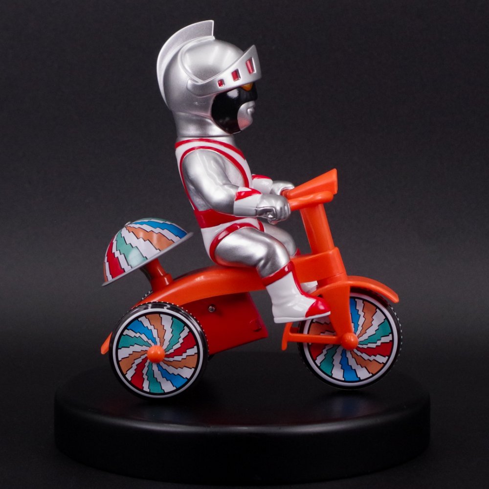 Kaiju Oneシルバー仮面 ジャイアント 三輪車 ソフビ フィギュア 未開封 ソフビ/Kaiju One/シルバー仮面ジャイアント 三輪車｜墓場の画廊