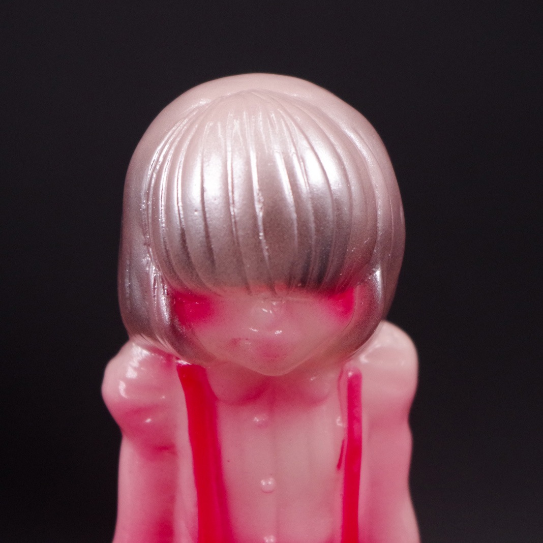 ソフビ/ヒカリトイズ/トイレの花子さん/赤蓄光｜墓場の画廊ONLINE STORE