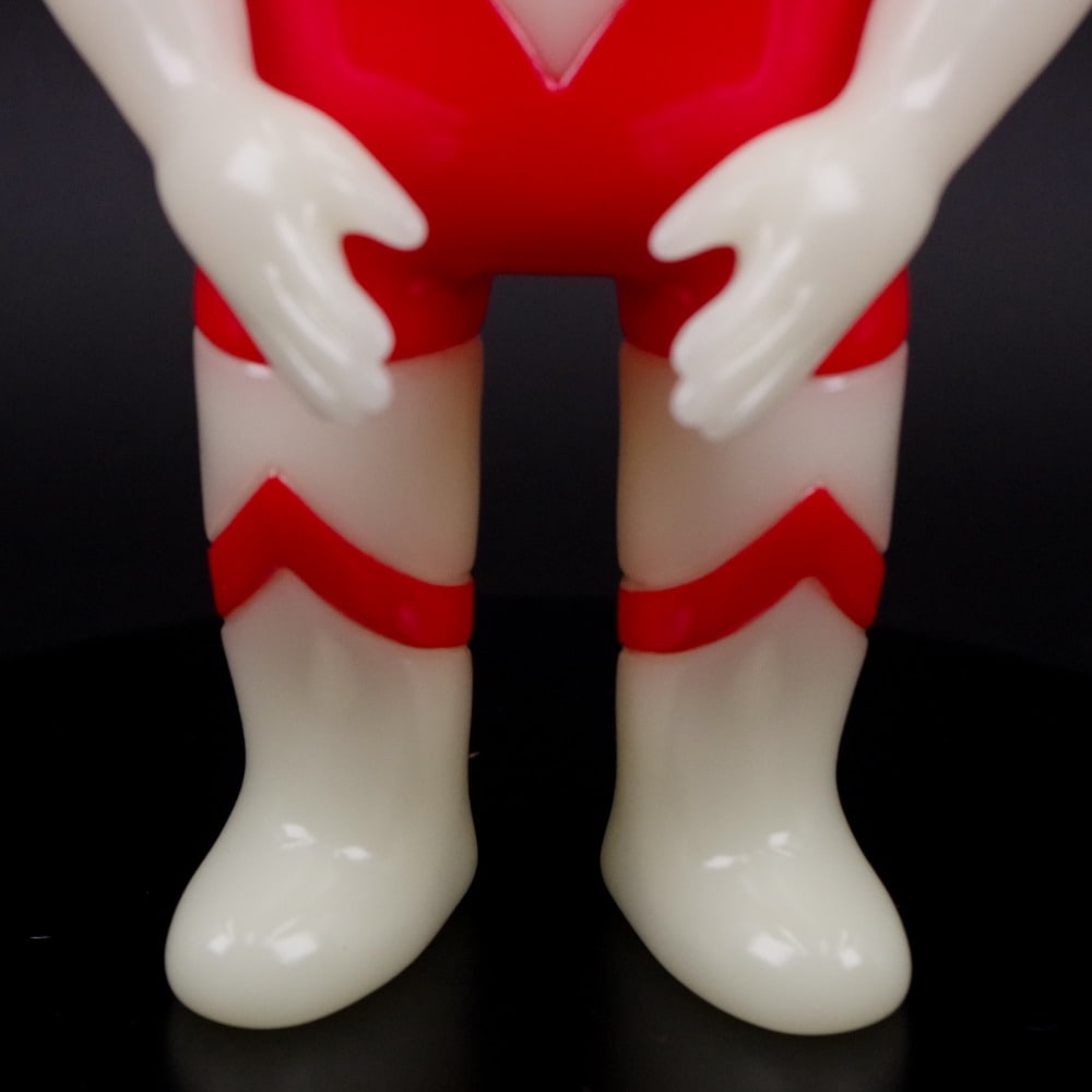ソフビ/MEOWWWTHRA/ウルトラマン/蓄光｜墓場の画廊ONLINE STORE