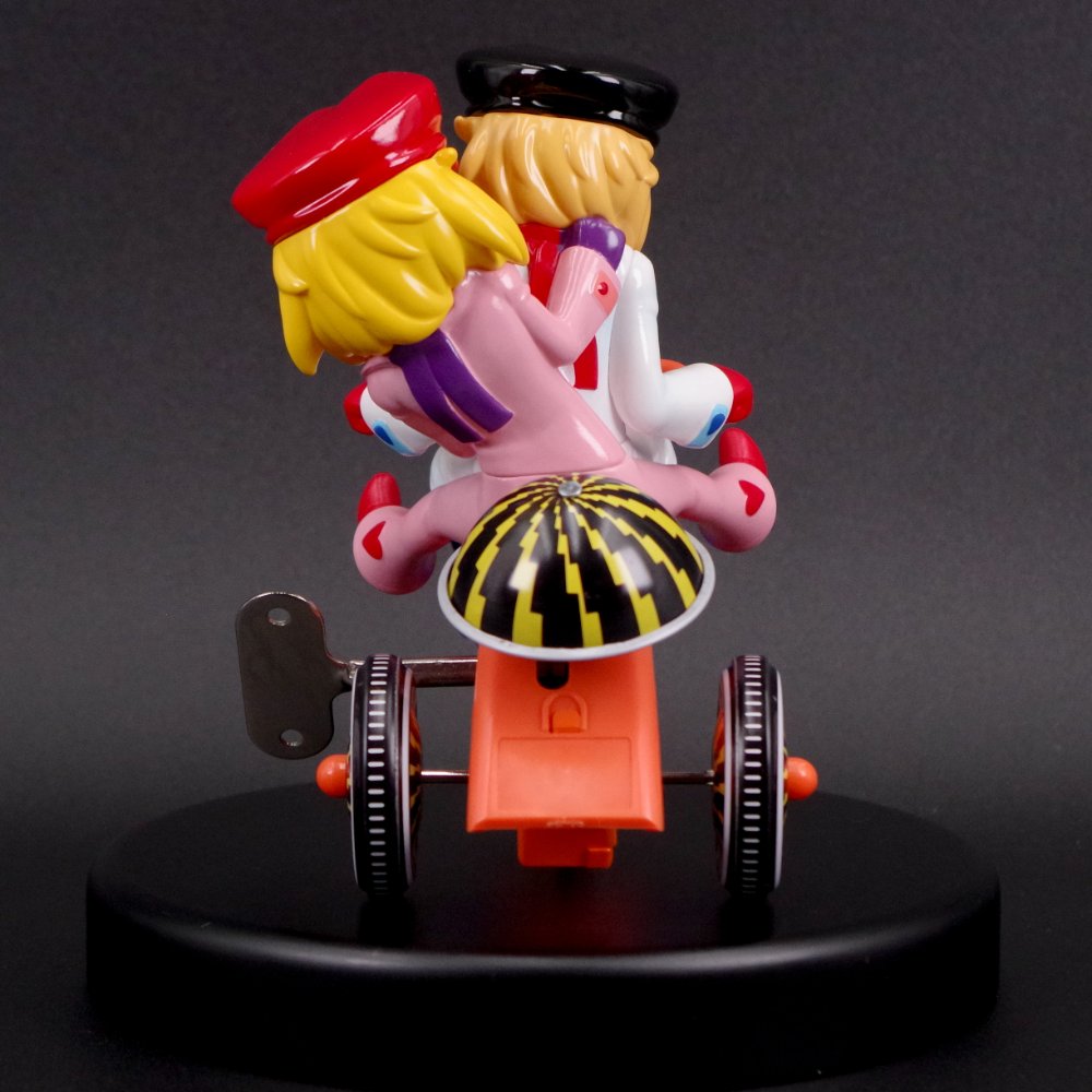 Kaiju Oneのソフビ ヤッターマン1号・2号三輪車です。