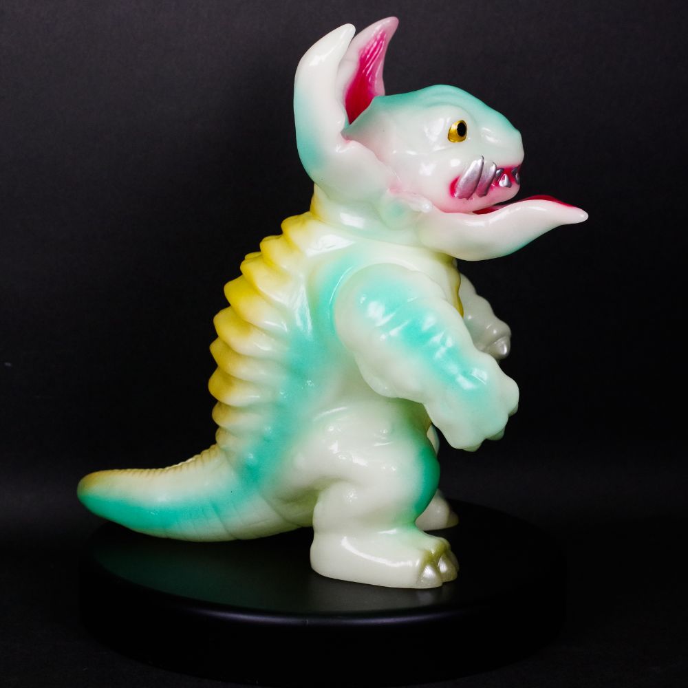 ソフビ/U.S.TOYS ユーエストイズ/SBガボラ/蓄光｜墓場の画廊ONLINE STORE